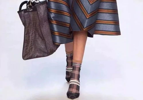 2018這些衣服過時(shí)了，誰穿誰丑